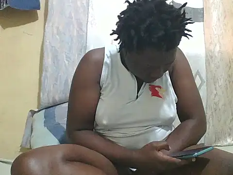 Snapshot of Ebony_creamie chatting on 06.06.26 Ebony creamie online show from 06.06.26