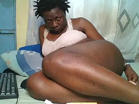 Snapshot of Ebony_creamie chatting on 06.16.26 Ebony creamie online show from 06.16.26