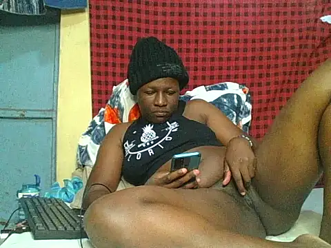 Snapshot of Ebony_creamie chatting on 06.18.26 Ebony creamie online show from 06.18.26