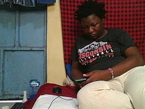 Snapshot of Ebony_creamie chatting on 06.19.26 Ebony creamie online show from 06.19.26