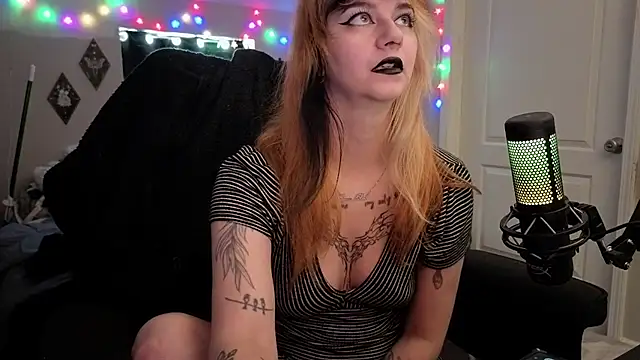 Snapshot of inarafoxxx_ chatting on 07.19.26 inarafoxxx online show from 07.19.26