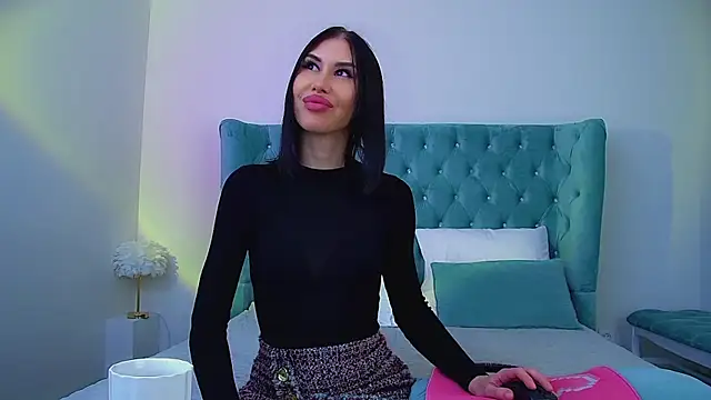 Snapshot of KaylaMous chatting on 06.17.26 KaylaMous online show from 06.17.26