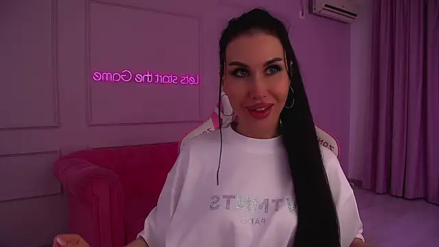 Snapshot of KaylaMous chatting on 07.18.26 KaylaMous online show from 07.18.26