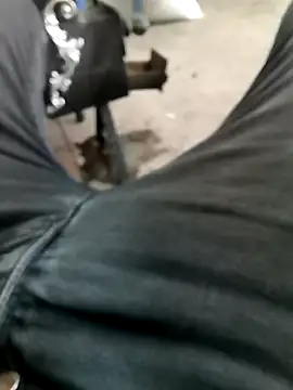 Snapshot of Singlemaleforcouples chatting on 12.29.24 Singlemaleforcouples online show from 12.29.24