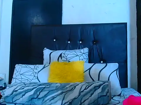 sexybitchh22 online show from 06.13.26