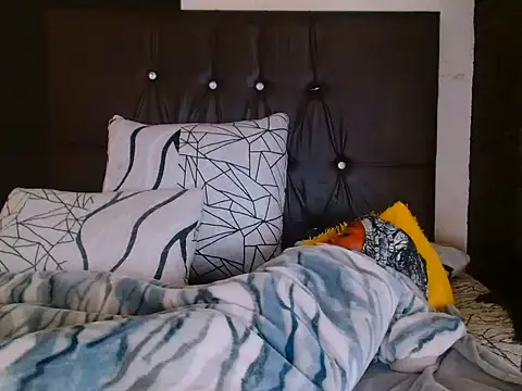 sexybitchh22 online show from 06.18.26
