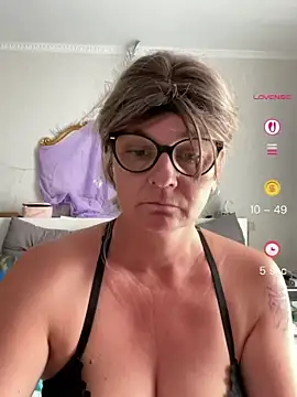 Snapshot of DirtyMarie80 chatting on 07.18.26 DirtyMarie80 online show from 07.18.26