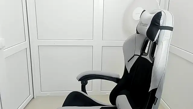 Vanilla Vixen online show from 06.23.26