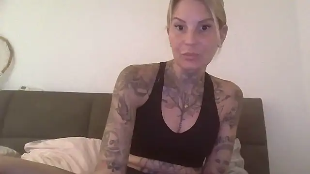 Snapshot of Sierablum chatting on 06.13.26 Sierablum online show from 06.13.26