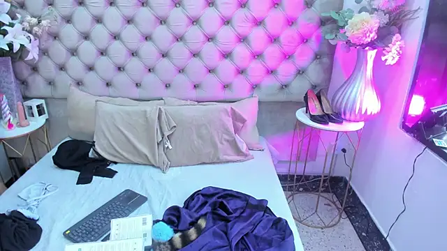 NaomiWhite  online show from 07.06.26