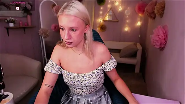 Snapshot of Angel_Tessa chatting on 07.29.26 Angel Tessa online show from 07.29.26