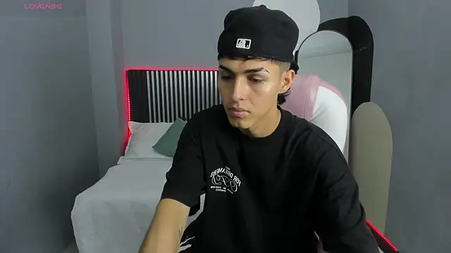 Axel Mendozaa online show from 06.16.26