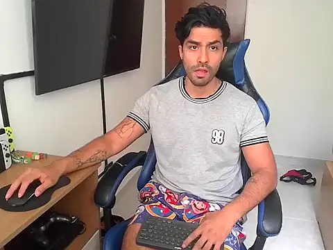 Snapshot of SantiagoMelendez chatting on 07.28.26 SantiagoMelendez online show from 07.28.26