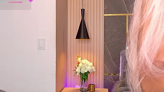 Snapshot of Charlotte-Brandt chatting on 06.12.26 Charlotte-Brandt online show from 06.12.26