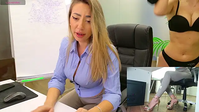 Snapshot of BabesGoWild chatting on 01.26.25 BabesGoWild online show from 01.26.25