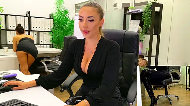 Snapshot of BabesGoWild chatting on 09.12.25 BabesGoWild online show from 09.12.25