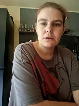 Snapshot of GoldenWifee chatting on 06.10.26 GoldenWifee online show from 06.10.26