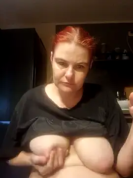 Snapshot of GoldenWifee chatting on 07.14.26 GoldenWifee online show from 07.14.26