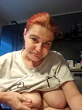 Snapshot of GoldenWifee chatting on 07.22.26 GoldenWifee online show from 07.22.26