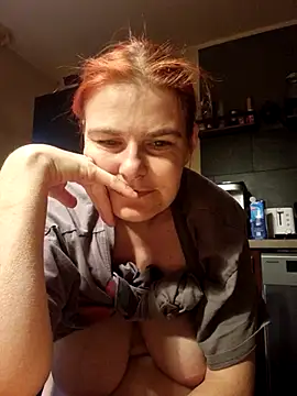 Snapshot of GoldenWifee chatting on 07.24.26 GoldenWifee online show from 07.24.26