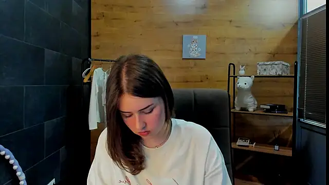 PaulineeJones online show from 06.09.26