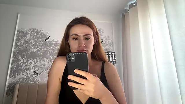 Snapshot of LolaOops chatting on 06.19.26 LolaOops online show from 06.19.26