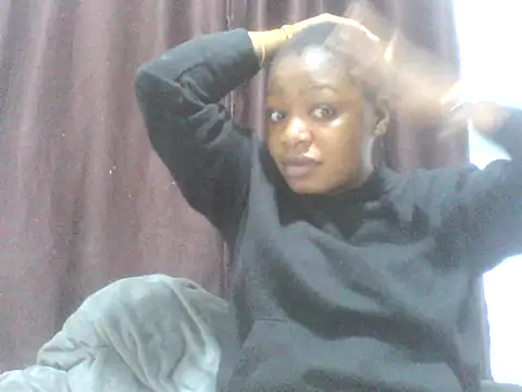 Snapshot of sweett_camillah chatting on 06.18.26 sweett camillah online show from 06.18.26