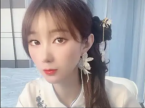 Snapshot of Vivi2222vivi chatting on 06.11.26 Vivi2222vivi online show from 06.11.26