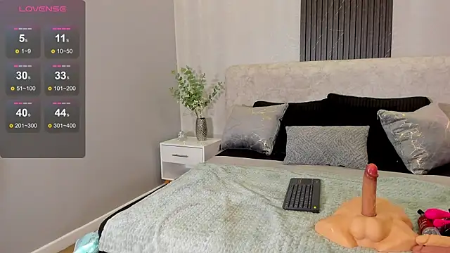 Lilii Peach online show from 07.25.26