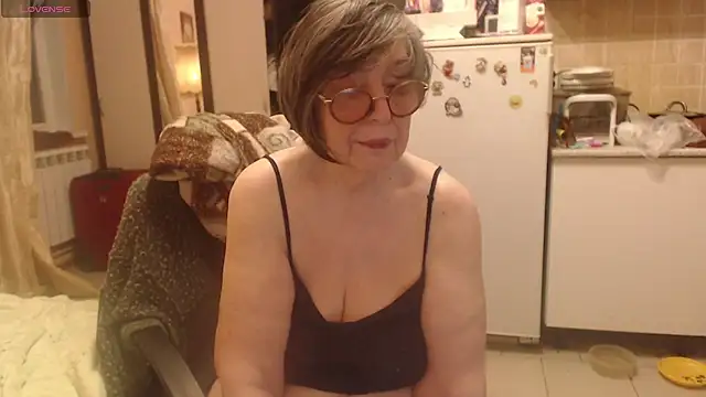 Snapshot of Sharon_Amore chatting on 04.30.26 Sharon Amore online show from 04.30.26