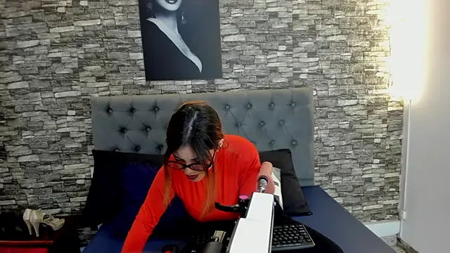 AngeliqueGirard online show from 07.05.26