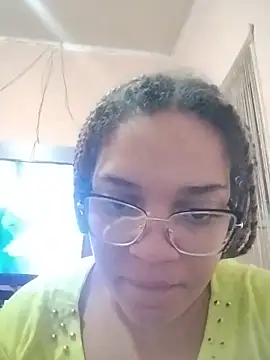 Snapshot of Esquetadinhas chatting on 06.19.26 Esquetadinhas online show from 06.19.26