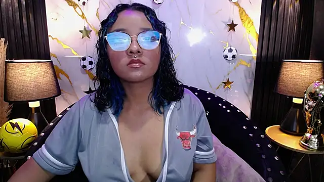 Snapshot of JuicyBoobix chatting on 06.11.26 JuicyBoobix online show from 06.11.26