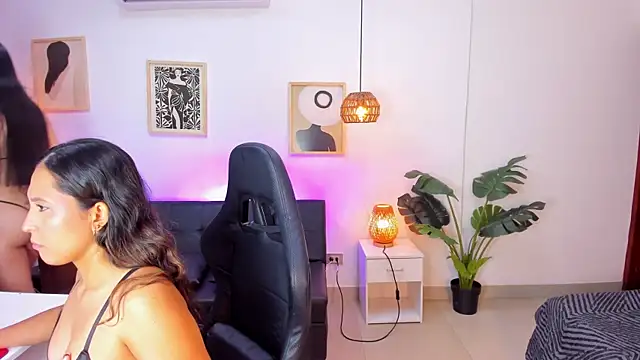 Ladies Wallen online show from 07.10.26