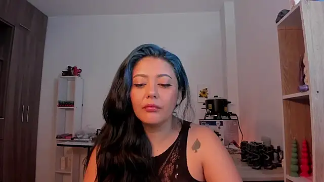 LauraToro  online show from 04.05.26