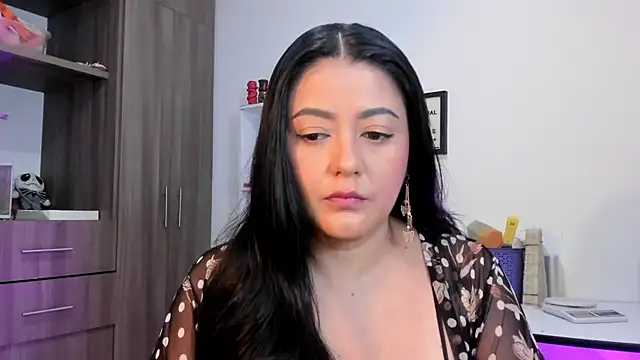 LauraToro  online show from 06.16.26