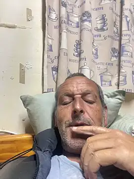 Snapshot of GeldenKuy chatting on 06.23.26 GeldenKuy online show from 06.23.26