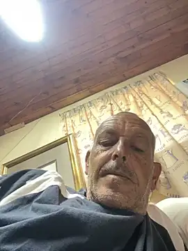 Snapshot of GeldenKuy chatting on 07.11.26 GeldenKuy online show from 07.11.26