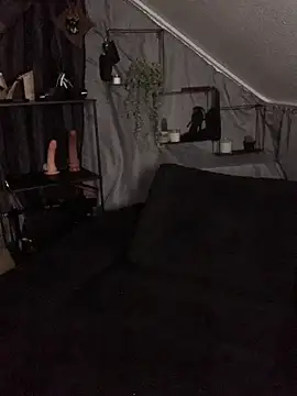 IvyReigns online show from 07.16.26