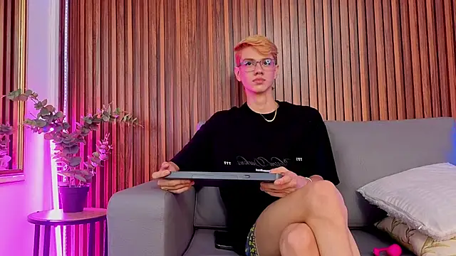 Sunnyboy29  online show from 07.18.26