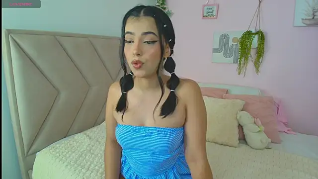 Snapshot of sweet_lara23 chatting on 07.16.26 sweet lara23 online show from 07.16.26