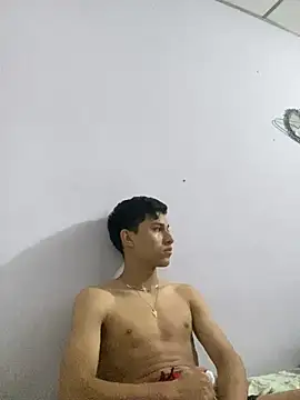 Snapshot of Antoni150906 chatting on 06.10.26 Antoni150906 online show from 06.10.26