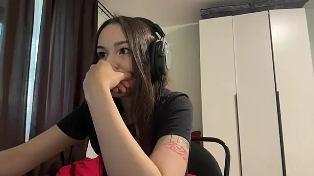 HotGirlMilla online show from 06.19.26