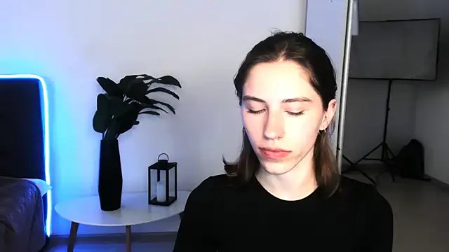 Flora 54 online show from 06.11.26