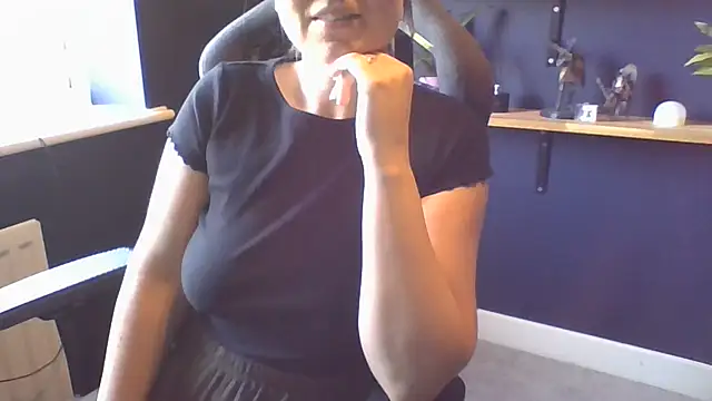 EvieXP online show from 07.08.26