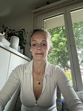 LillyWannaPlay online show from 06.11.26