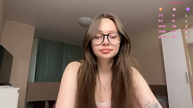 Snapshot of Shycutiee chatting on 06.18.26 Shycutiee online show from 06.18.26