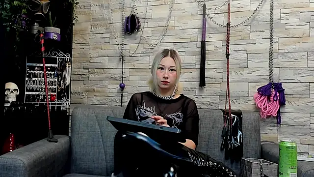 Miss Kaz online show from 07.06.26