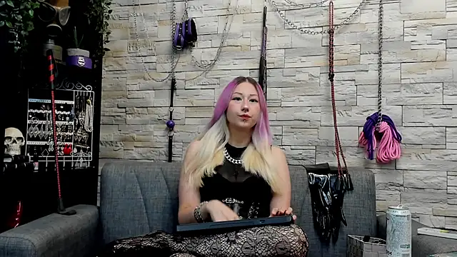 Miss Kaz online show from 07.27.26