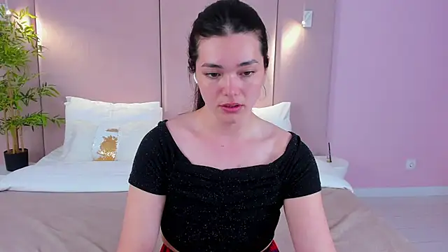 MaddieMeyer online show from 07.07.26